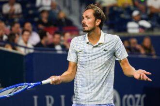 video a pierdut si dus a fost medvedev gest nemaivazut in tenis la mastersul atp din toronto 688c866e39816