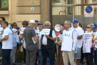 video a treia zi de proteste in fata ministerului educatiei profesorii ameninta ca nu incep scoala bac ul de toamna in pericol 688c8bd942af7