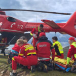 Tragedie în Argeș: O mașină a plonjat într-o prăpastie, lăsând în urmă patru vieți pierdute și un rănit 2 video accident cumplit in judetul arges masina cazuta in prapastie in zona capra patru morti si un ranit 68aa90afdee88