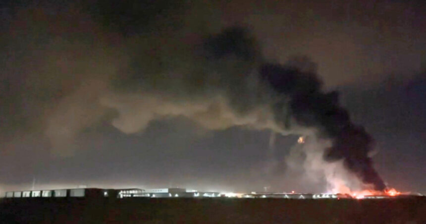 Aer contaminat în București după incendiul de la Dragonul Roșu: poluarea a depășit limitele legale de până la patru ori. Reacția Gărzii de Mediu. 1 video aer toxic in bucuresti dupa incendiul de la dragonul rosu limitele de poluare depasite de pana la patru ori ce spune garda de mediu 68aed60c05f77