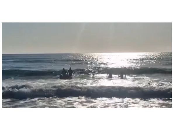 Atenție pe plaja din Eforie! Doi tineri s-au aventurat în valuri pe un colac gonflabil, aproape de a se îneca! 1 video alerta pe plaja din eforie doi tineri care s au aventurat in mare pe un colac gonflabil la un pas de inec 68b29f5ce2d35