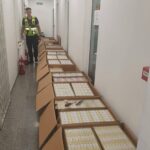 Captură de proporții: 20.000 de pachete de țigări găsite într-un microbuz olandez la vama Negru Vodă! 2 video aproximativ 20 000 de pachete cu tigari descoperite intr un microbuz condus de un olandez in vama negru voda 68ad6e8173e51