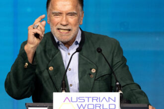 video arnold schwarzenegger mesaj nimicitor la adresa lui trump dupa intalnirea cu putin ce i a spus fostul campion presedintelui american 68a0f3ace9fa0