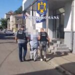 Atac violent de Ziua Marinei: Un bărbat reținut pentru că și-ar fi înjunghiat soția de mai multe ori! 3 video atac sangeros de ziua marinei barbat arestat dupa ce si ar fi injunghiat de mai multe ori sotia 68a09e5e2d68f