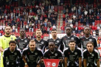 video avem portar roman titular 100 in serie a prezentat pe ritmuri de black sabbath care este insa problema lui 688f3b0cb0d13