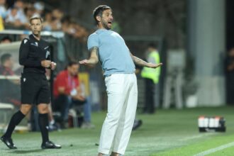 video campioana antrenata de fostul atacant rapidist radomir djalovic s a facut de ras pe teren propriu in europa league 689448c61dd78