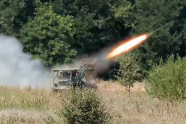 video cum au distrus ucrainenii un lansator de rachete rusesc au pandit drumul pe care se deplaseaza si au plantat mine cu drona 6897222039c37