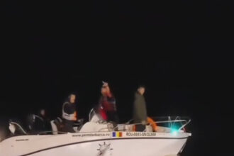 video doi oameni care se plimbau cu caiacul au murit dupa ce au fost prinsi de furtuna pe lacul snagov mesajul lui raed arafat 68a96d066c8a8