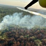 Elicopterul Black Hawk zboară în ajutorul Tulcei: Flăcările mistuie hectare de vegetație uscată și pădure în Chilia Veche 2 video elicopterul black hawk intervine in judetul tulcea ard mai multe hectare de vegetatie uscata stuf si fond forestier din chilia veche 6890e1814777a