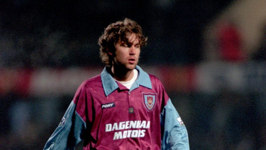 Florin Răducioiu și momentul magic ce a electrizat Boleyn Ground-ul! 1 video exclusiv florin raducioiu si golul care a ridicat tribunele de pe boleyn ground in picioare 68add75780535