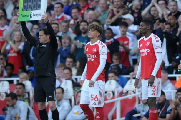 video exclusiv la 15 ani si 235 de zile max dowman devine al doilea cel mai tanar jucator care a evoluat in premier league 68aabcd4d59d5