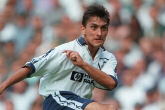 video exclusiv oldies but goaldies golurile superbe marcate in premier league de ilie dumitrescu viorel moldovan si ionel ganea 6891e1d15252d