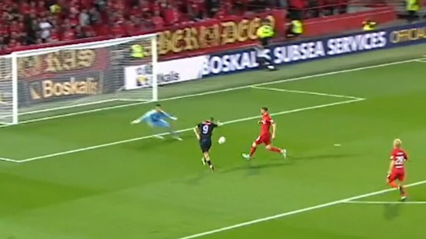 „Momentul de strălucire al lui Daniel Bîrligea: Atacantul FCSB-ului marchează primul gol în meciul cu Aberdeen!” 1 video exclusiv video cu golul lui daniel birligea atacantul fcsb ului a deschis scorul cu aberdeen 68a7749891b3e