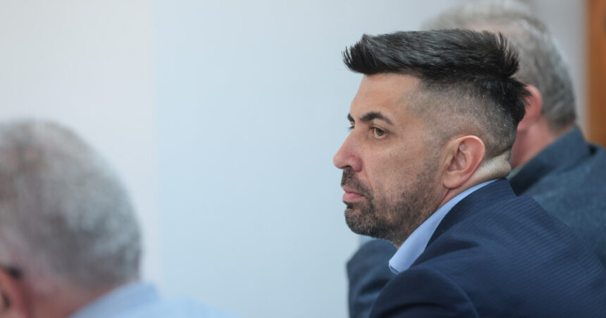 Fostul lider al Romsilva, suspectat de acordarea ilegală a unor prime de zeci de mii de euro, își depune candidatura pentru conducerea interimară a regiei. 1 video fostul director romsilva acuzat ca a dat ilegal prime de sute de mii de euro s a inscris in concursul pentru sefia interimara a regiei 68ac2c035e082