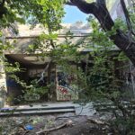 Confort Urban interpune bariere pentru a restricționa accesul la fostul sediu al Creșei nr. 6 din Inel II, până la desființarea acesteia. 2 video galerie foto confort urban blocheaza accesul in fosta cresa nr 6 din inel ii pana la demolarea ei 688bf9bd44bfd