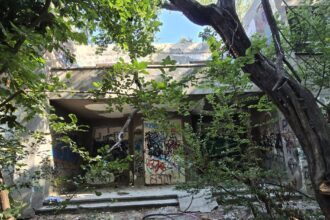video galerie foto confort urban blocheaza accesul in fosta cresa nr 6 din inel ii pana la demolarea ei 688bf9bd44bfd