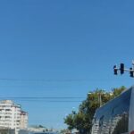 Între haos și ordine: Poliția preia controlul în intersecția din Tomis III, unde semafoarele au cedat! 2 video haos in intersectia de la tomis iii nu merg semafoarele politia dirijeaza traficul 68b190abbff98