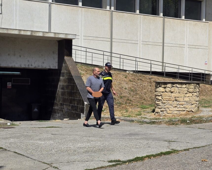 Descoperă cum DIICOT Constanța a reușit să mențină inculpații din cazul Fabrica de moșteniri în arest: singura soluție pentru a elimina riscurile! 1 video iata cum a obtinut diicot constanta mentinerea in arest a inculpatilor din dosarul fabrica de mosteniri numai asa este inlaturata starea de pericol 688d44df6d952