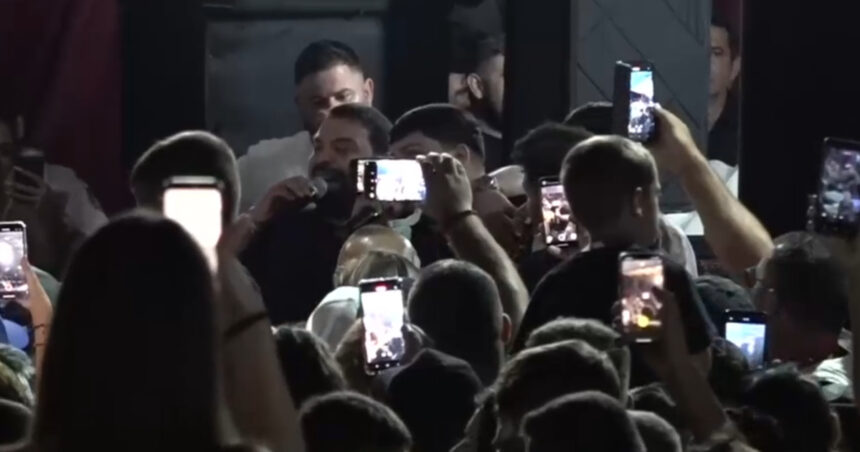 În mijlocul crizei economice, o primărie cu doar 2.300 de suflete a investit 59.000 de lei pentru a aduce muzica lui Florin Salam la sărbătoarea locală! 1 video in plina criza economica o primarie cu 2 300 de locuitori a platit 59 000 lei pentru ca florin salam sa cante la zilele comunei 6894b7e2aff8f