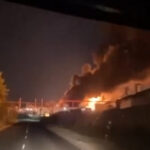Flăcări devastatoare la o rafinărie din Saratov, provocate de un atac cu drone ucrainean; o victimă în tragedie 3 video incendiu la o rafinarie de petrol din orasul rusesc saratov dupa un atac cu drone lansat de ucraineni un om a murit 689877c8db15d