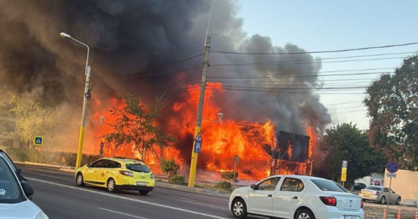 Flăcări devastatoare în Mamaia: Un fost club mistuit de incendiu! 1 video incendiu puternic in mamaia a ars un fost club 6894ec251f93e