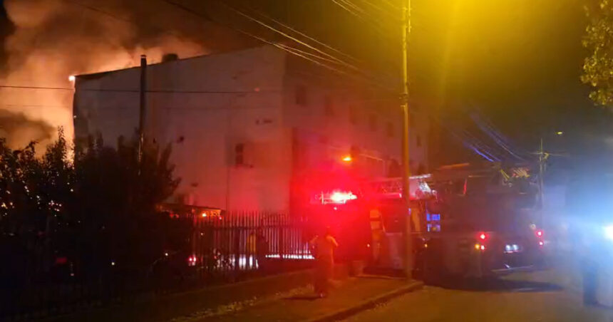 Flăcări devastatoare la un restaurant din Galați: incendiul a izbucnit în mijlocul unei petreceri, distrugând 80% din clădire. 1 video incendiu puternic la un restaurant din galati focul a izbucnit in timpul unei petreceri constructia afectata in proportie de 80 68b1444bb6069