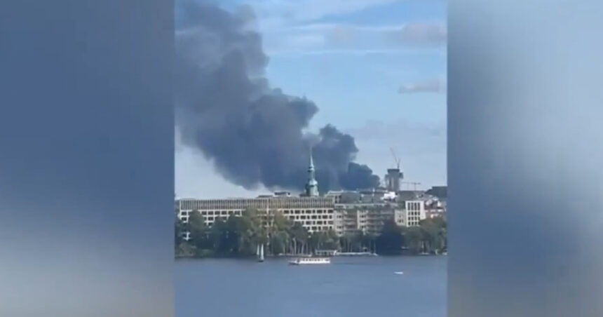 Flăcări devastatoare în portul Hamburg: Pompierii în acțiune pentru a stinge infernul 1 video incendiu urias in portul hamburg zeci de pompieri au fost mobilizati pentru a lupta cu flacarile 68aee41124021