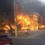 Flăcări uriașe și fum dens la vechiul club Bellagio din Mamaia: un incendiu devastator în acțiune 2 video incendiu violent la fostul club bellagio din mamaia cu degajari masive de fum si flacari de zeci de metri 6894d54c566ae