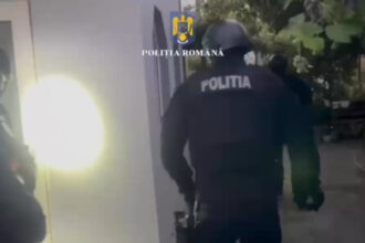 video jaf de proportii in capitala seif cu bunuri in valoare de 20 000 de euro spart cu unelte improvizate 689dcb4085136