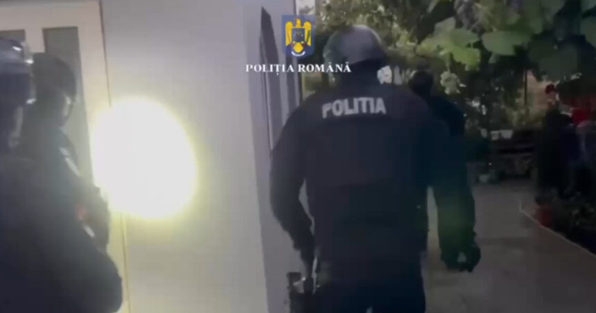 Jaful spectaculos din Capitală: Seif distrus cu unelte rudimentare, bunuri de 20.000 de euro furate! 1 video jaf de proportii in capitala seif cu bunuri in valoare de 20 000 de euro spart cu unelte improvizate 689dcb4085136