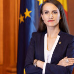 Miniștrii de Externe ai UE se pregătesc: Dialoguri cu impact asupra Europei înainte de întâlnirea Trump – Putin, spune Oana Țoiu. 3 video ministrii de externe din ue discutii inainte de intalnirea trump putin oana toiu o conversatie care are implicatii asupra europei 68977d9adb974