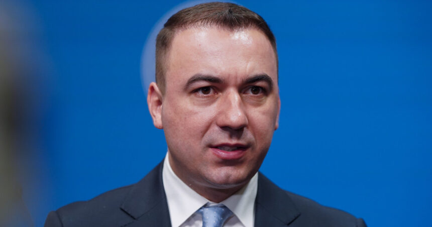 Ministrul Bogdan Ivan: „Dezvoltarea iresponsabilă a banilor publici în numeroase companii de stat este o realitate. Măsurile adoptate sunt esențiale!” 1 video ministrul bogdan ivan exista dezmat din banii publici in foarte multe companii de stat masurile erau necesare 68b21ac15a22c