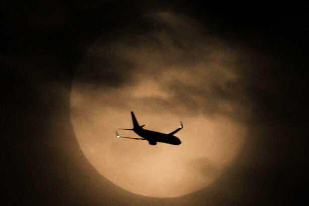 video momente de panica intr un avion deasupra italiei turbulentele au obligat zborul alicante roma sa aterizeze de urgenta la bolognia 68a9c5605c9a6