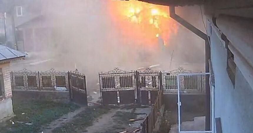 Explozia devastatoare din Mogoșani: Un magazin distrus, dar fără victime! 1 video momentul in care o explozie distruge un magazin din comuna damboviteana mogosani sat cojocaru nu exista victime 688f07eb0d5f0