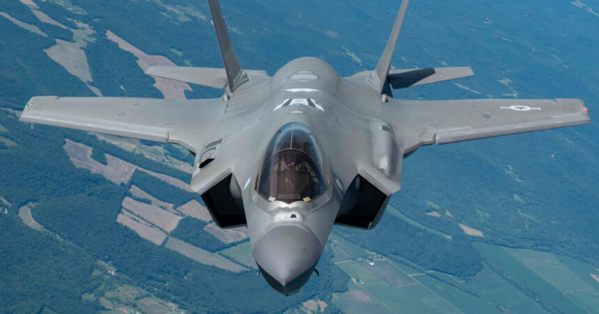 Prăbușirea avionului F-35 de 200 de milioane de dolari în Alaska: cum gheața a provocat un fiasco aerian 1 video motivul pentru care un avion f 35 de 200 de milioane de dolari s a prabusit in alaska a fost pacalit de gheata 68afdde62e8d3