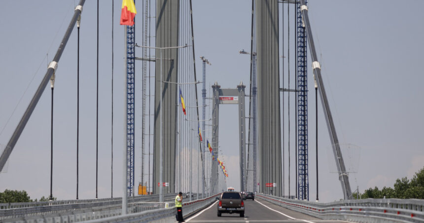 Încercări dificile pentru „Golden Gate” românesc: la podul din Brăila au apărut cratere prin care răzbate apa. Reacția CNAIR. 1 video noi probleme la golden gate de romania in asfaltul podului de la braila au aparut gauri prin care iese apa ce spune cnair 6890d4681d473