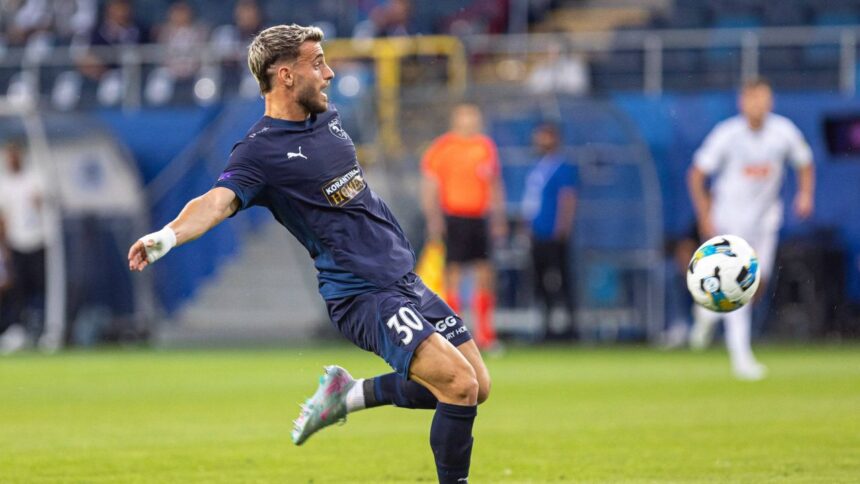Nu e o glumă: Vlad Dragomir a devenit atacant la Pafos, echipă care a reușit să se califice în play-off-ul Ligii Campionilor! 1 video nu e gluma vlad dragomir joaca acum atacant la pafos echipa calificata in play off ul champions league 689c78499837c