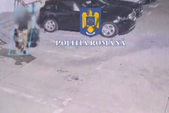 video o femeie din craiova a fost jefuita de un barbat cunoscut pe internet el i a furat masina si a fugit cu ea desi nu avea permis 68a17cec9fde5