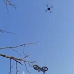 „O aventură fascinantă: Un soldat ucrainean, înconjurat de inamic, salvat cu ajutorul unei biciclete electrice adusă prin dronă” 3 video o poveste incredibila un soldat ucrainean inconjurat de rusi a fost salvat cu ajutorul unei biciclete electrice livrate cu drona 688c685890066