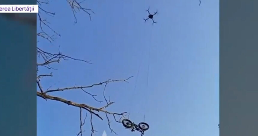 „O aventură fascinantă: Un soldat ucrainean, înconjurat de inamic, salvat cu ajutorul unei biciclete electrice adusă prin dronă” 1 video o poveste incredibila un soldat ucrainean inconjurat de rusi a fost salvat cu ajutorul unei biciclete electrice livrate cu drona 688c685890066