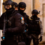 Percheziții în cazul crimei de la Padina: o afacere cu arme pentru o sentință mai blândă a unui suspect 2 video perchezitii intr un dosar legat de crima de la padina tranzactie cu arme pentru a reduce pedeapsa unui inculpat 689b3a0524107