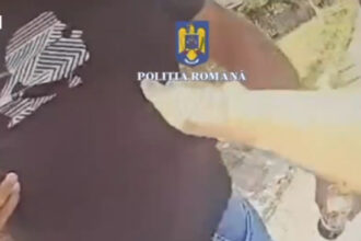 video politista amenintata cu toporul de un barbat in dolj femeia a tras un foc de avertisment 68a9b018360ca