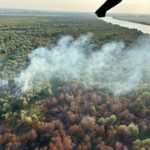 Pompierii din Tulcea intensifică bătălia împotriva incendiilor în Chilia Veche, cu sprijinul elicopterelor Black Hawk, care au realizat peste 133 de intervenții cu apă. 3 video pompierii din tulcea continua lupta cu flacarile la chilia veche elicoptere black hawk au efectuat peste 133 de aruncari cu apa 68962e8c1b6c1