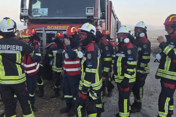 video pompierii romani aflati in misiune in grecia chemati sa stinga un incendiu de vegetatie in anatoliki attiki 689a3208b6459