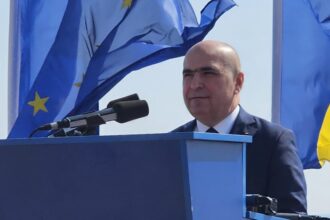 video premierul ilie bolojan huiduit de ziua marinei sunt aici sa va spun ca modernizarea tarii nu se poate face fara a pune in valoare constanta 689f33a72149c
