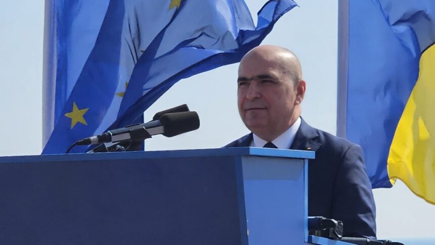 „Premierul Ilie Bolojan, contestat cu ocazia Zilei Marinei: 'Este esențial să evidențiem Constanța pentru a moderniza țara'” 1 video premierul ilie bolojan huiduit de ziua marinei sunt aici sa va spun ca modernizarea tarii nu se poate face fara a pune in valoare constanta 689f33a72149c