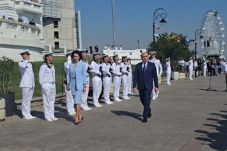 video premierul ilie bolojan huiduit la constanta de ziua marinei ce mesaj le a transmis constantenilor 689ef2172937f