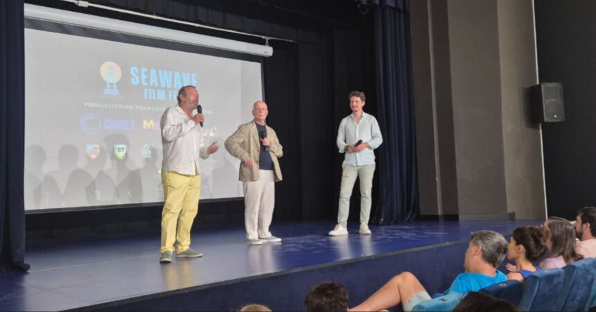 Spectacol de neuitat: Premiera filmului Moromeții 3 la SeaWave Film Fest, cu Stere Gulea în mijlocul spectatorilor 1 video proiectie de gala a filmului morometii 3 la seawave film fest in prezenta regizorului stere gulea 68958d00d00bd
