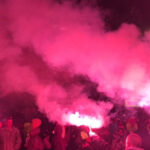 Foc și furie în Serbia: Confruntări între susținătorii lui Vucic și protestatarii anti-guvernamentali 2 video proteste violente cu torte si petarde in serbia doua tabere s au confruntat sustinatorii lui vucic cu manifestantii anti guvern 689d9a37985f1
