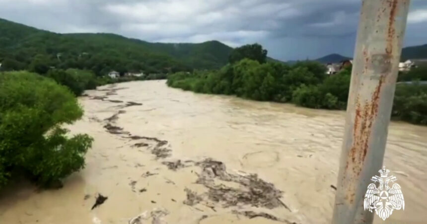 Rusia impune măsuri de urgență într-o destinație turistică de pe țărmul Mării Negre 1 video rusia declara stare de urgenta intr o zona turistica de la marea neagra 68907ff5465ac